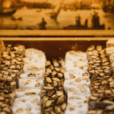 Il Torrone: storia, curiosità e tradizioni di un dolce natalizio senza tempo 